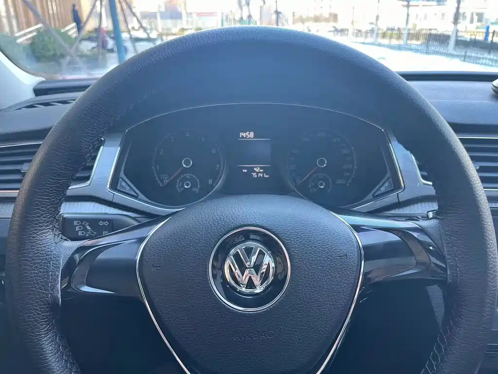 VOLKSWAGEN PASSAT 2018
