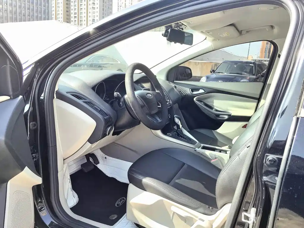 FORD FOCUS 2015