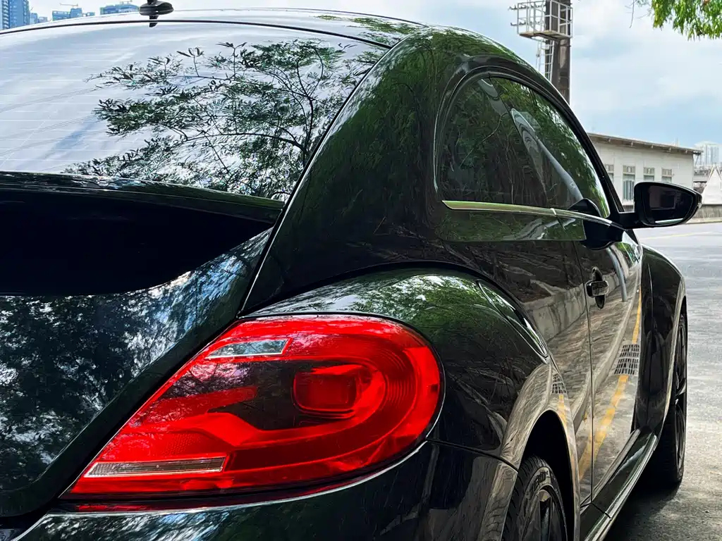 VOLKSWAGEN BEETLE 2013
