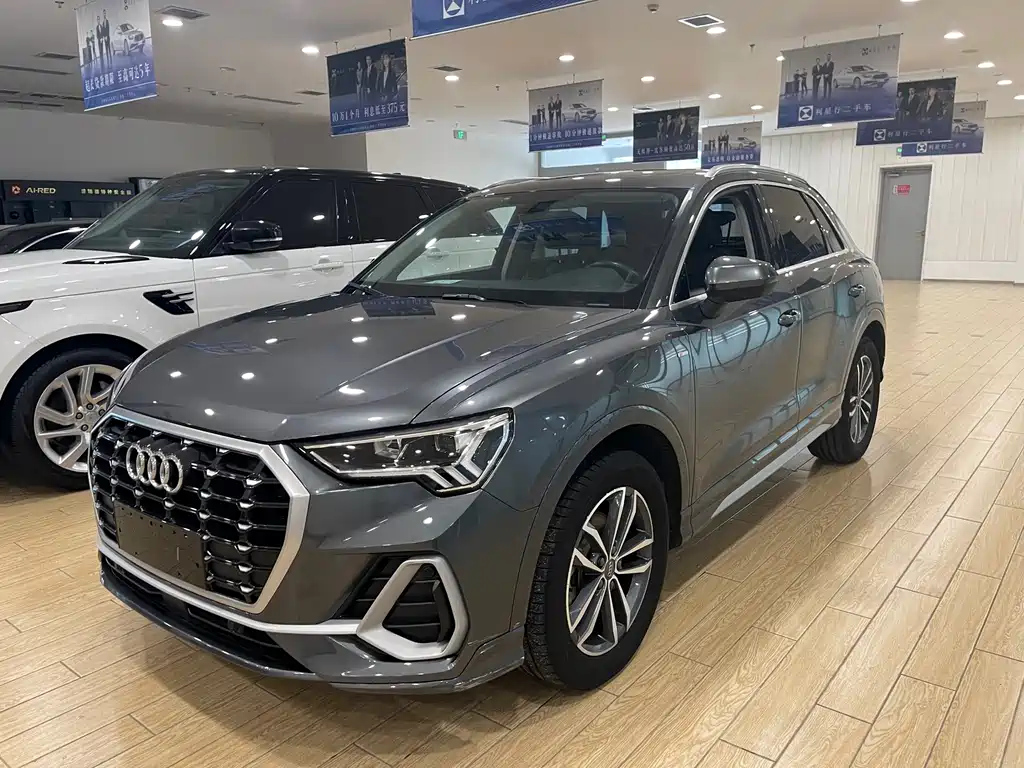 AUDI Q3 2021