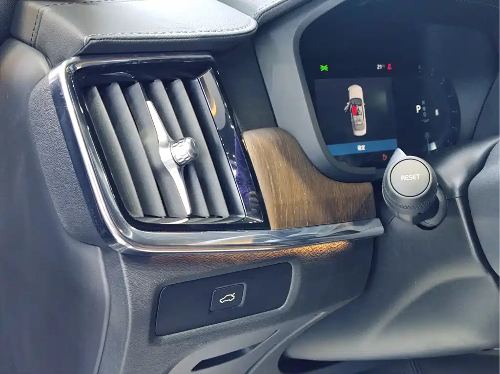 VOLVO S90 2023