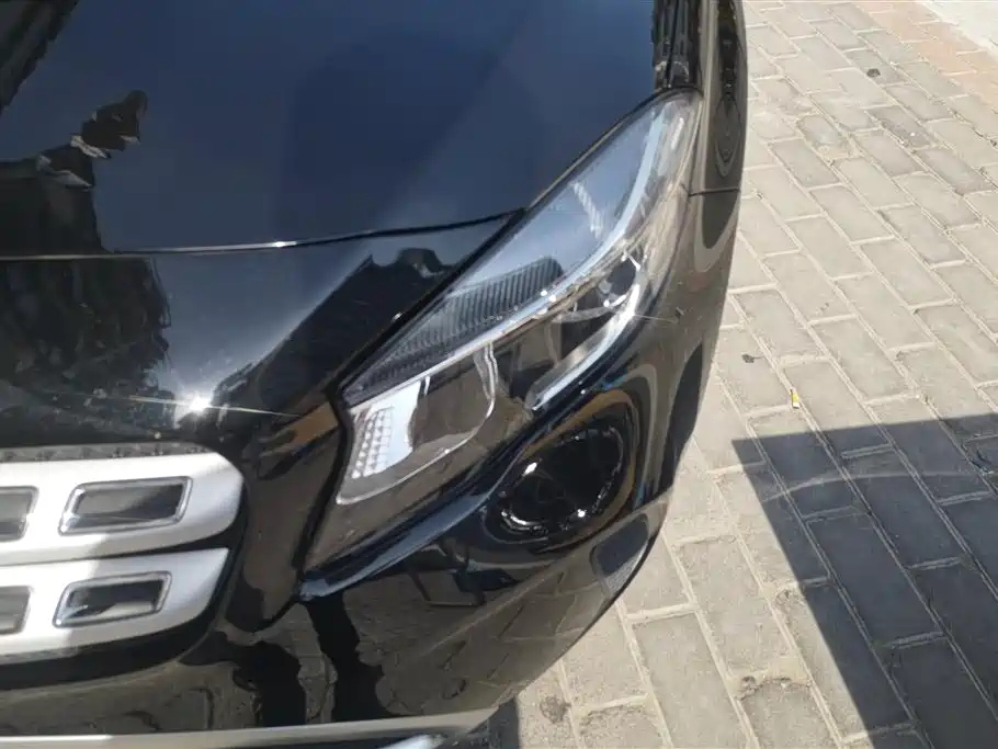 MERCEDES BENZ GLA 2017