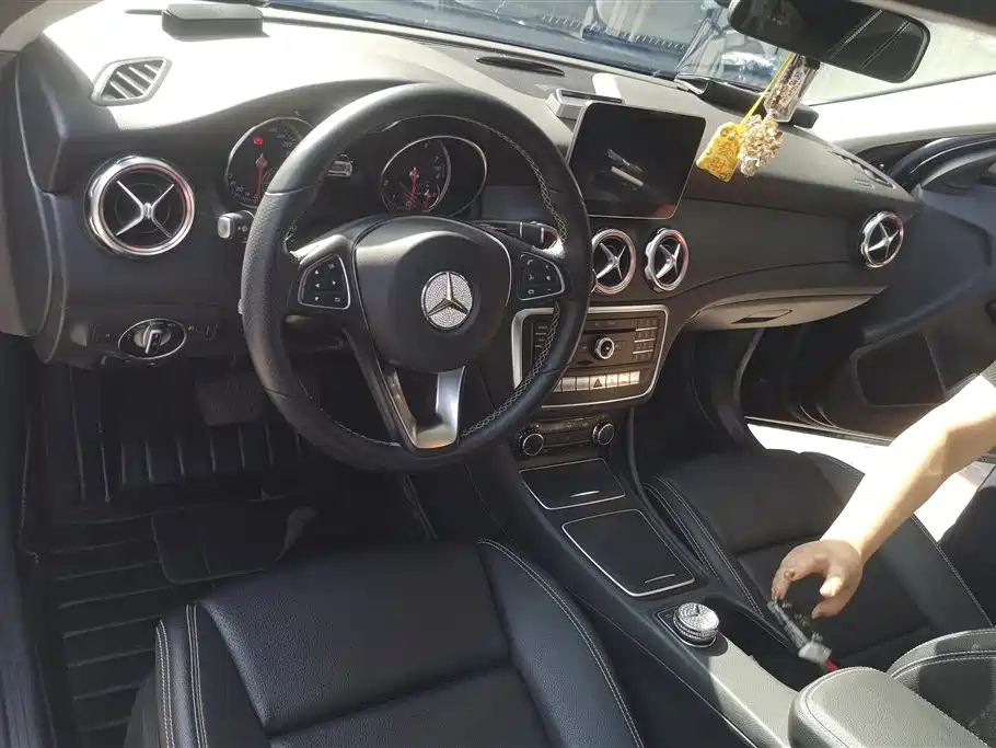 MERCEDES BENZ GLA 2017