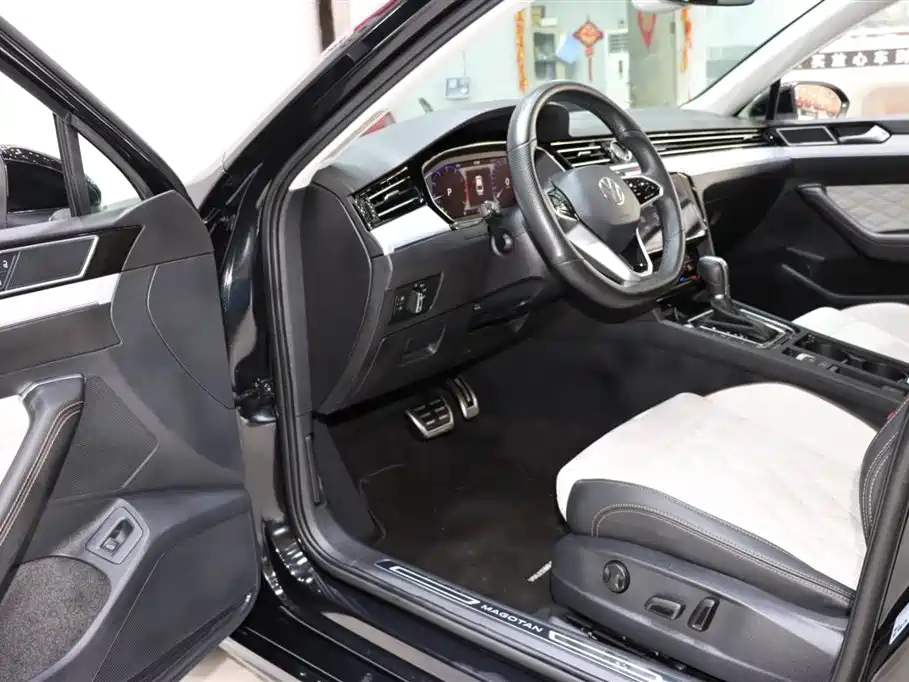 VOLKSWAGEN MAGOTAN 2023