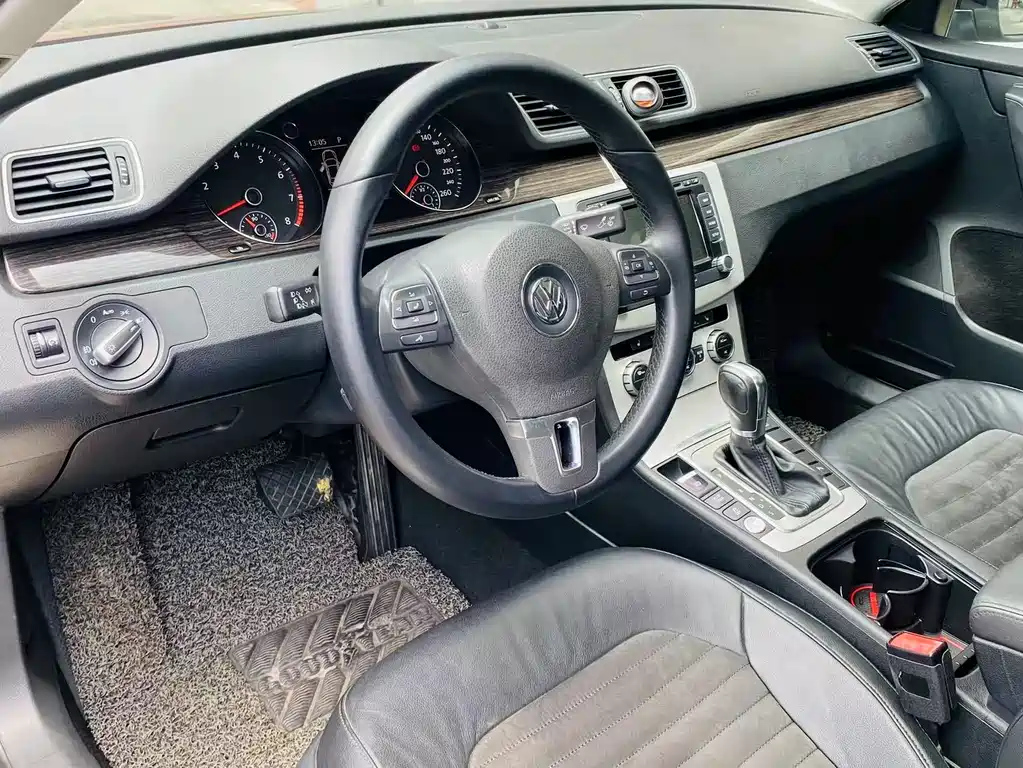 VOLKSWAGEN MAGOTAN 2012