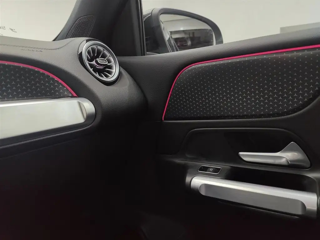MERCEDES BENZ GLB 2023