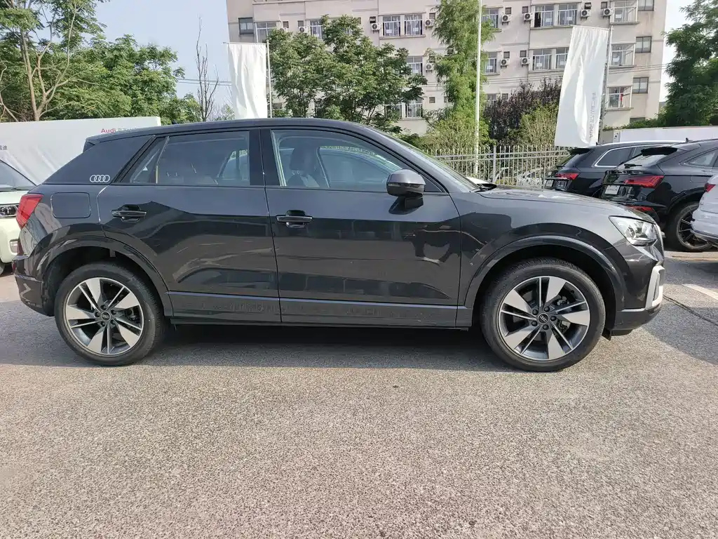 AUDI Q2L 2024