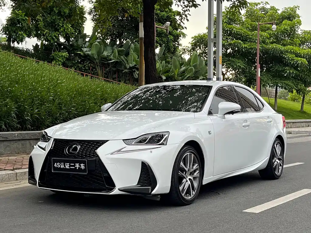 LEXUS IS 2017