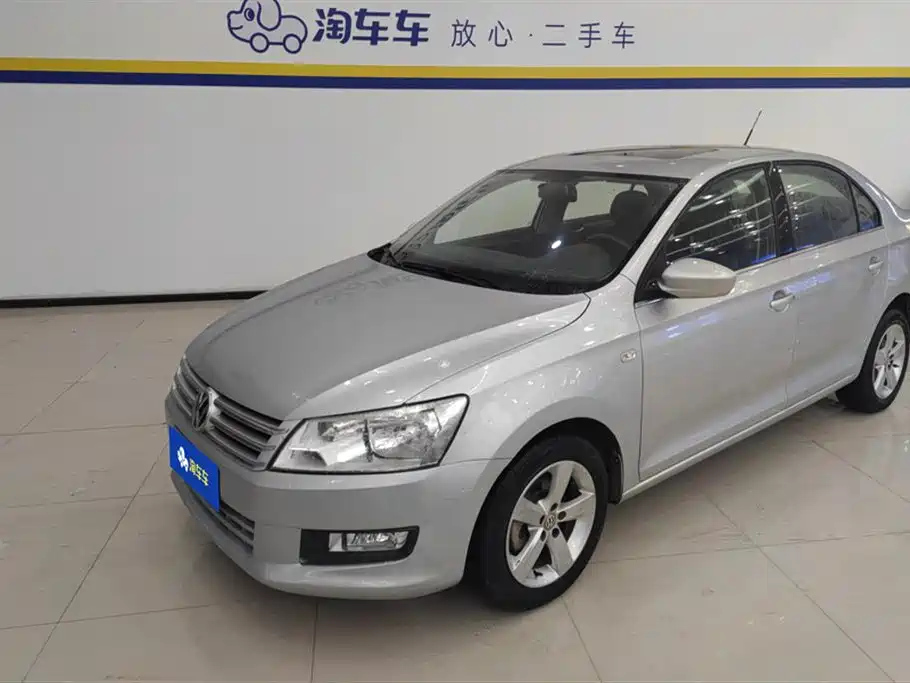 VOLKSWAGEN SANTANA 2015