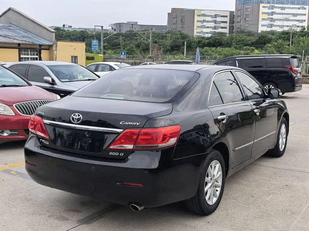 TOYOTA CAMRY 2011
