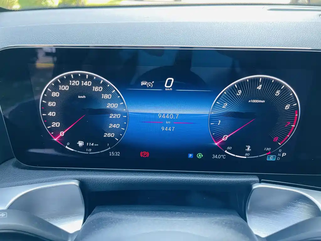 MERCEDES BENZ GLB 2024