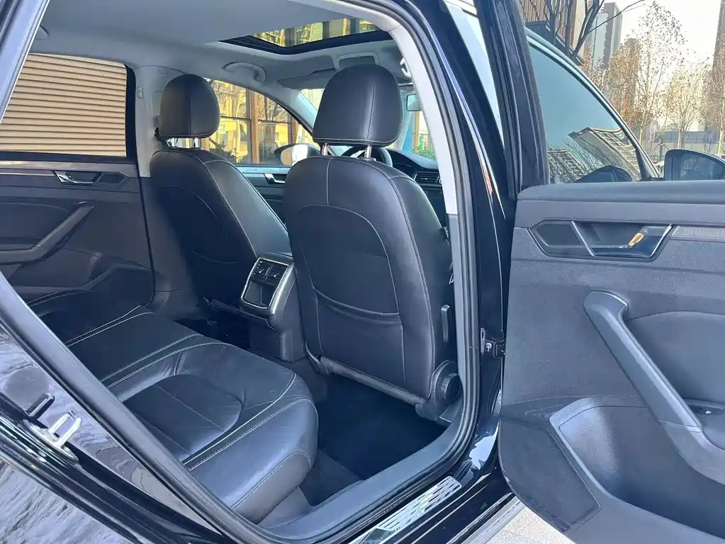 VOLKSWAGEN PASSAT 2018