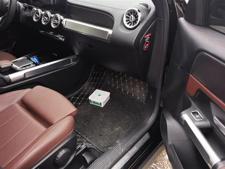MERCEDES BENZ GLB 2021