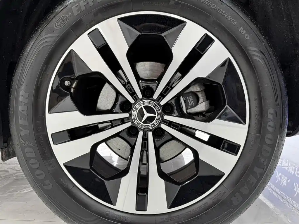 MERCEDES BENZ GLB 2024