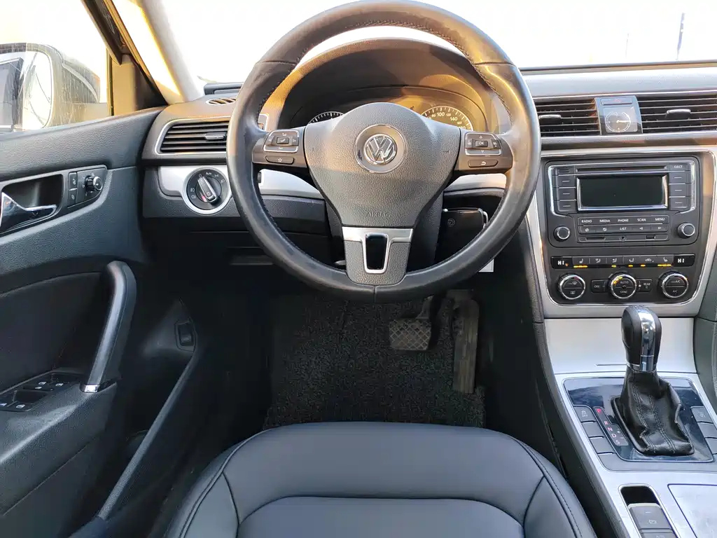 VOLKSWAGEN PASSAT 2015