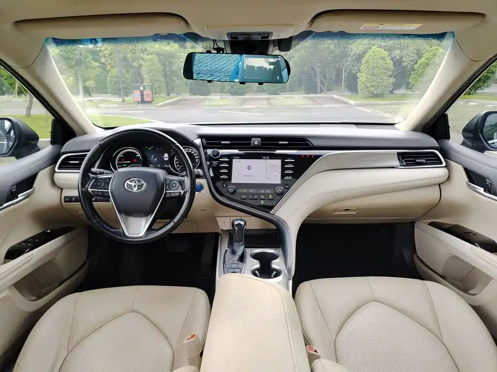 TOYOTA CAMRY 2019