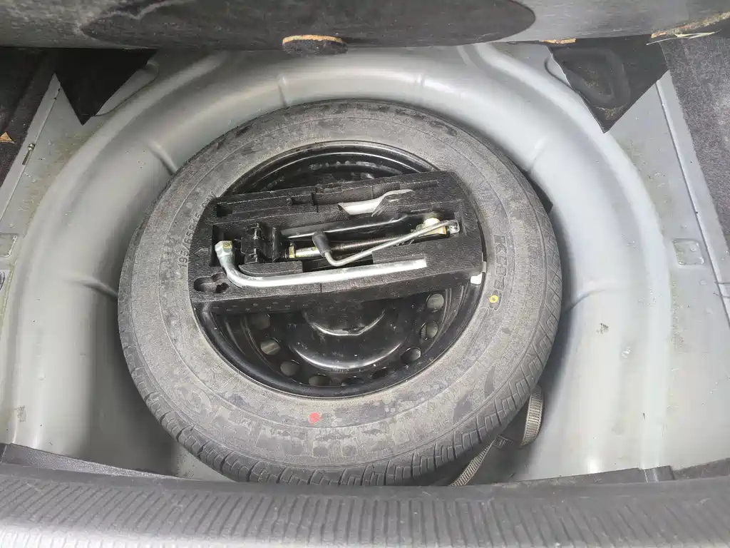VOLKSWAGEN SAGITAR 2010