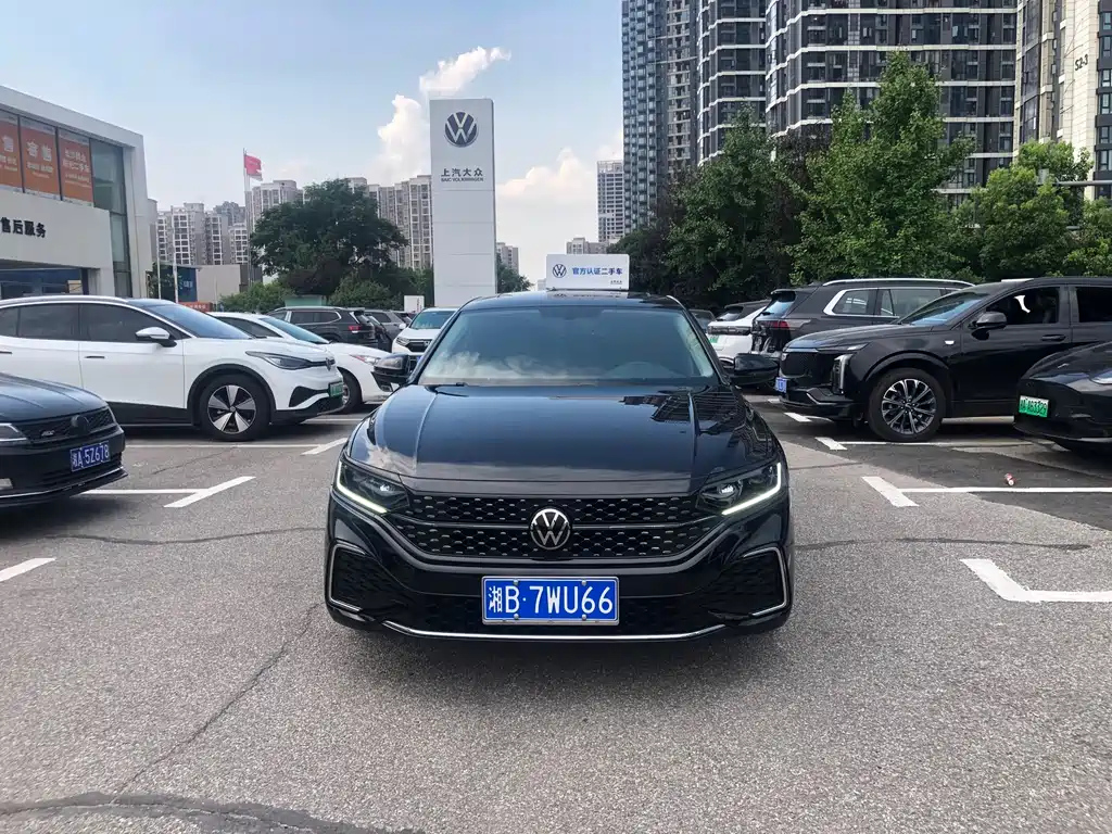 VOLKSWAGEN PASSAT 2024