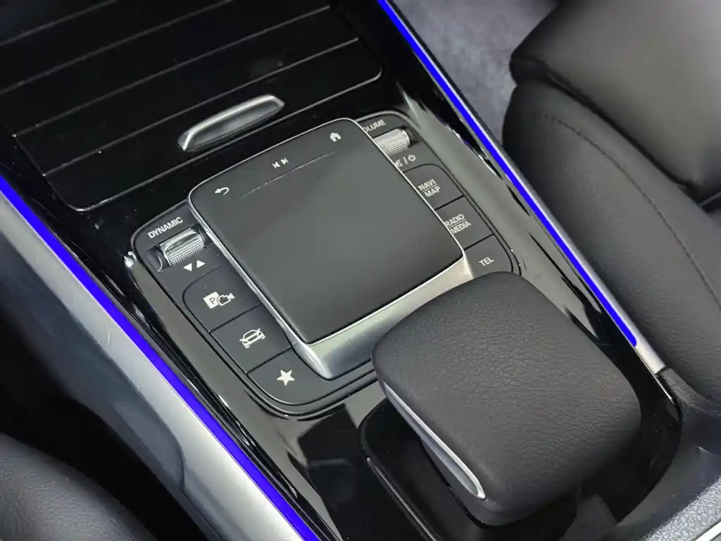 MERCEDES BENZ GLB 2023