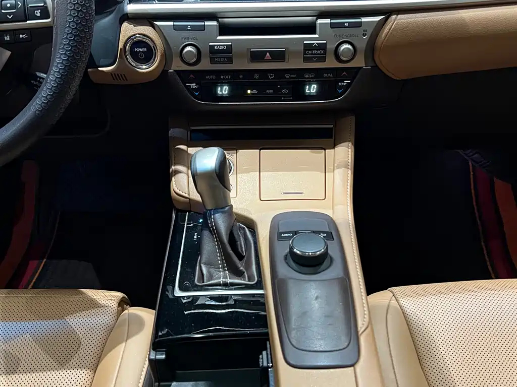LEXUS ES 2015