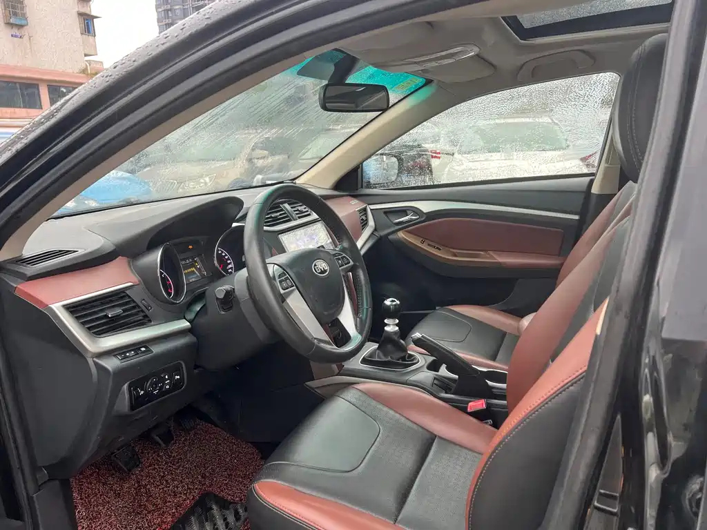 BYD G5 2015