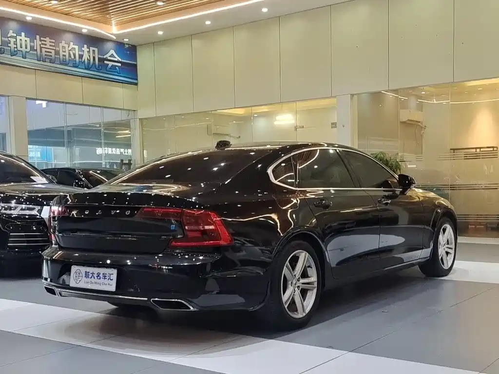 VOLVO S90 2017