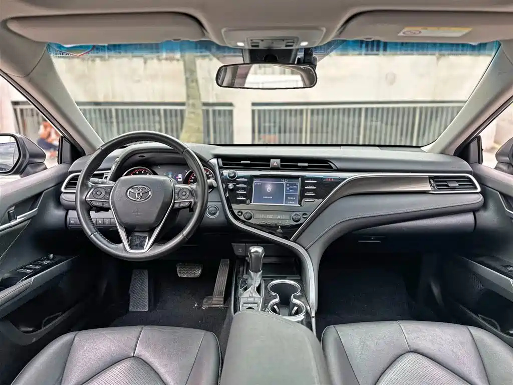 TOYOTA CAMRY 2018