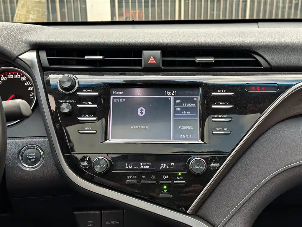 TOYOTA CAMRY 2018