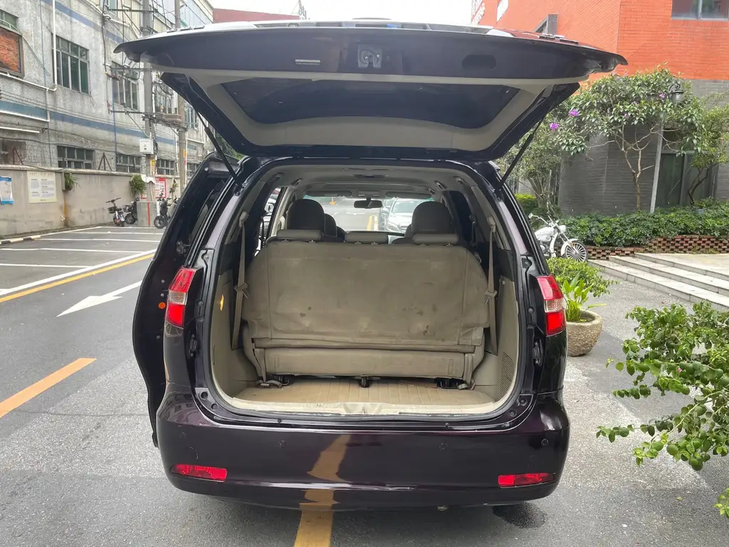 BYD M6 2013
