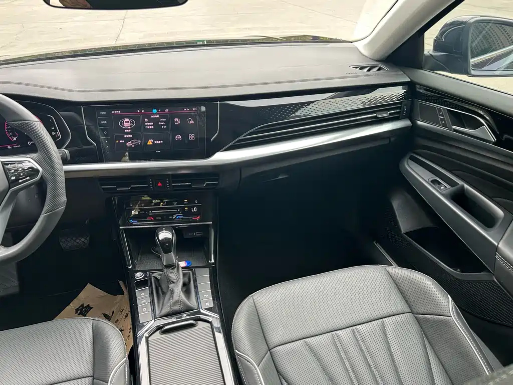 VOLKSWAGEN PASSAT 2024