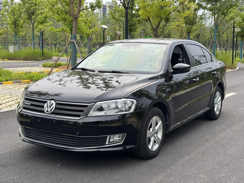 VOLKSWAGEN LAVIDA 2014