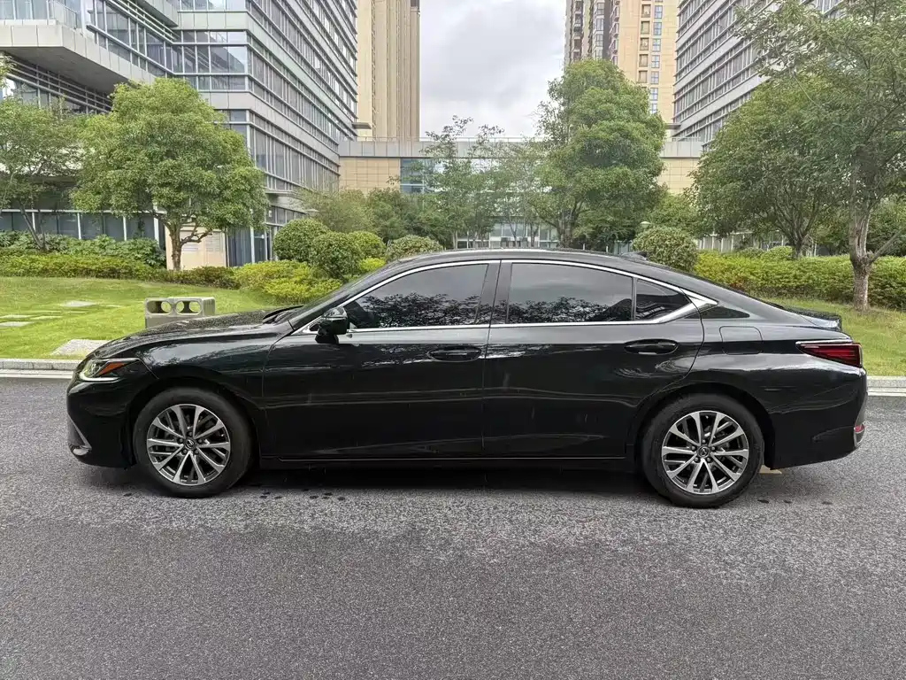 LEXUS ES 2022