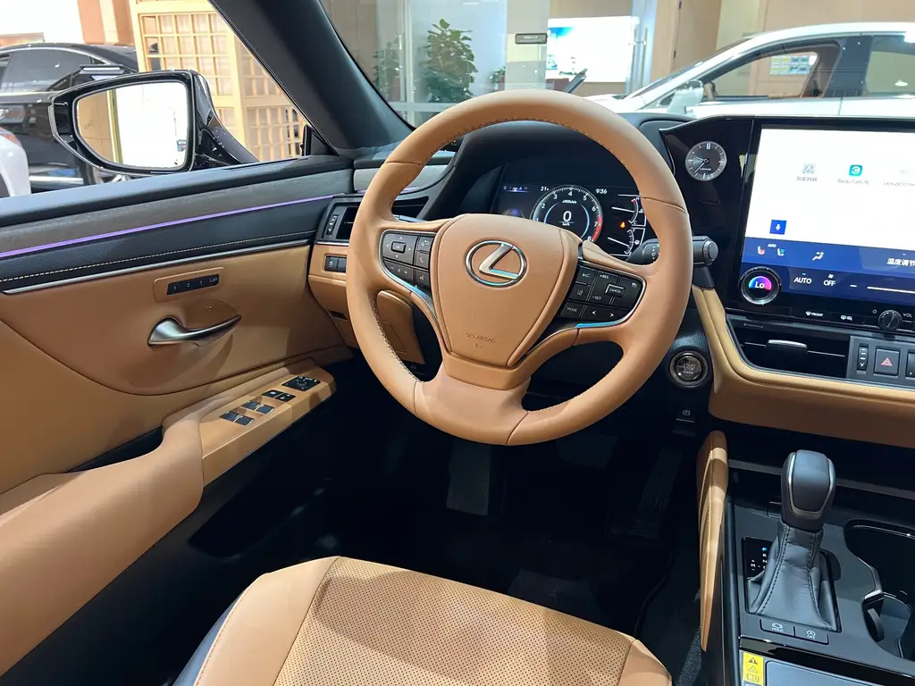 LEXUS ES 2025
