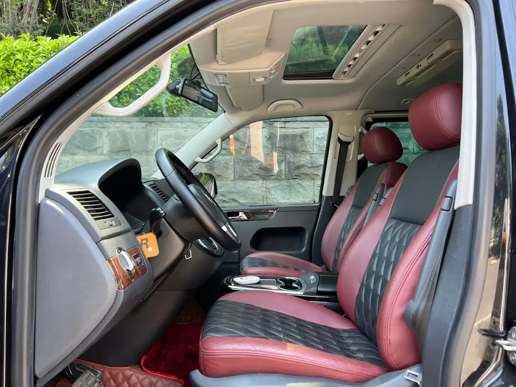 VOLKSWAGEN MULTIVAN 2012
