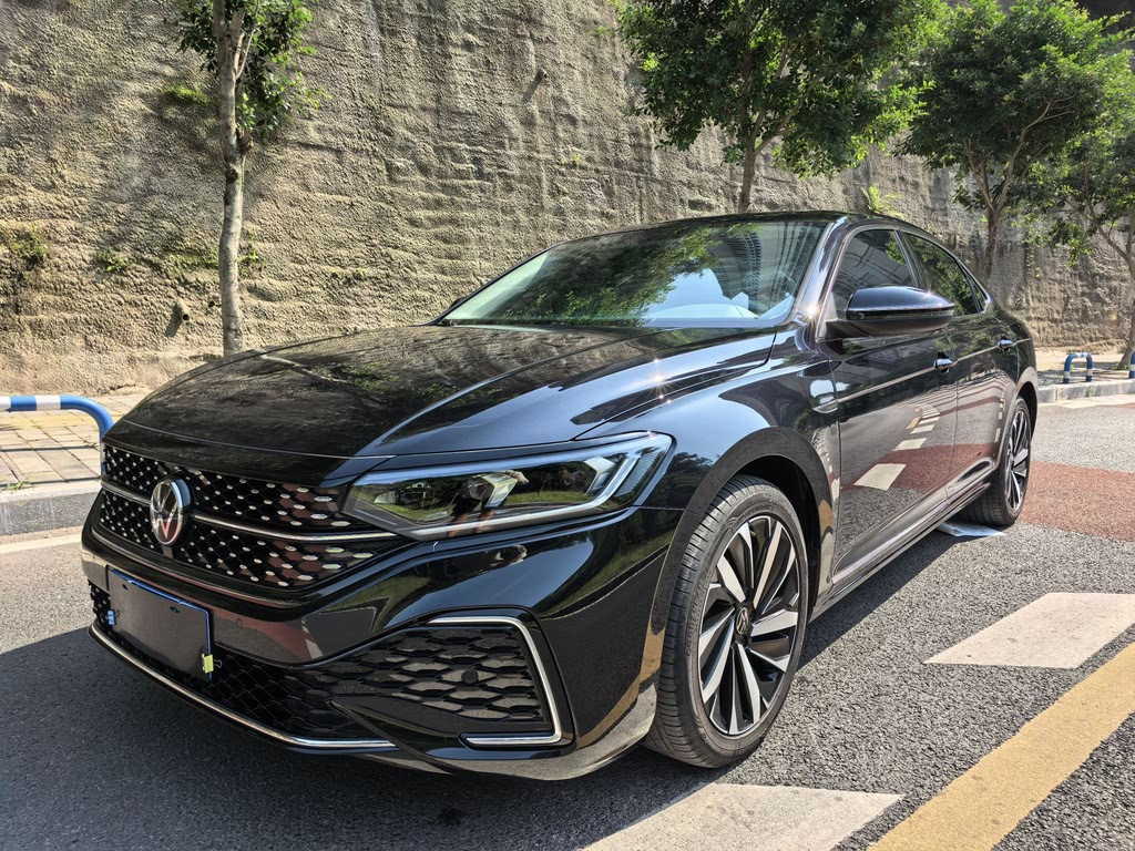 VOLKSWAGEN PASSAT 2022
