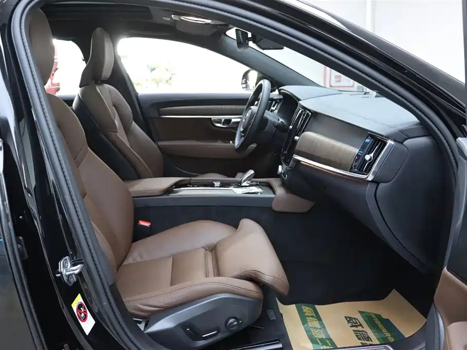 VOLVO S90 2021