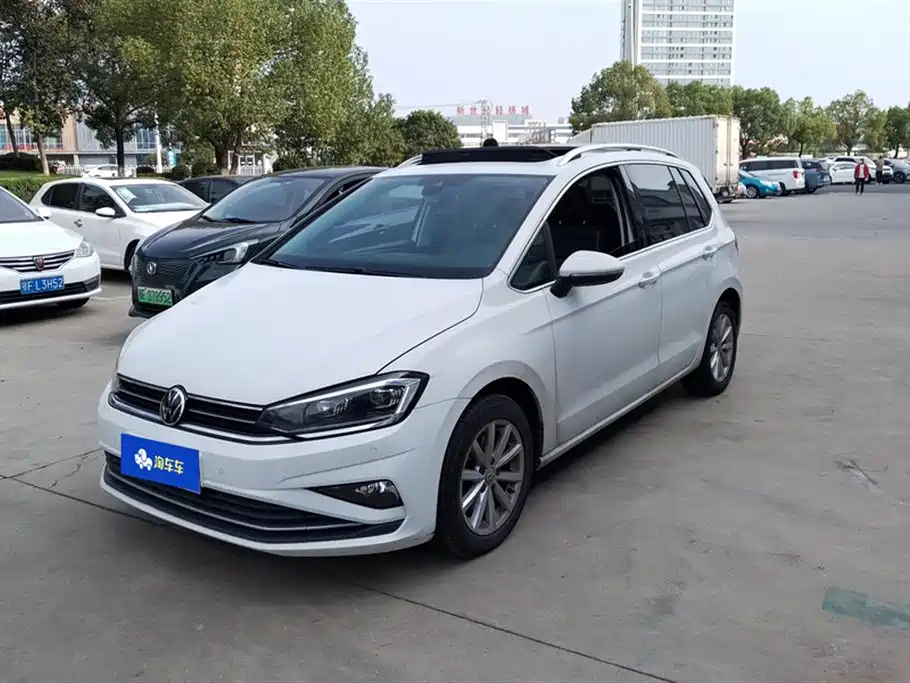 VOLKSWAGEN GOLF . SPORTSVAN