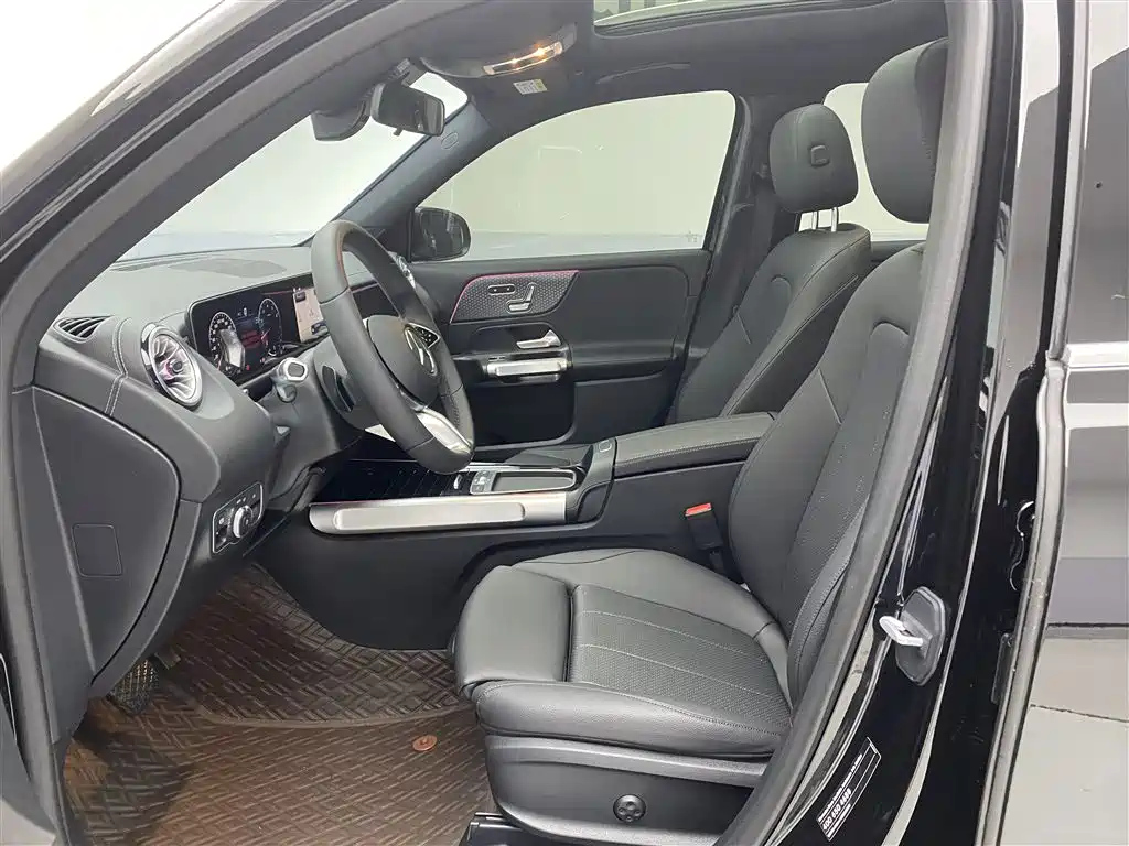 MERCEDES BENZ GLB 2024