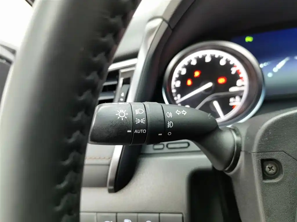 TOYOTA CAMRY 2019