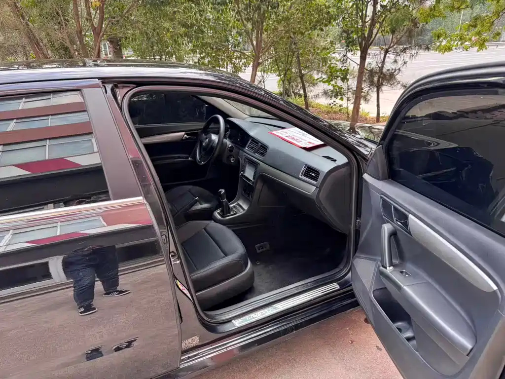 VOLKSWAGEN LAVIDA 2013