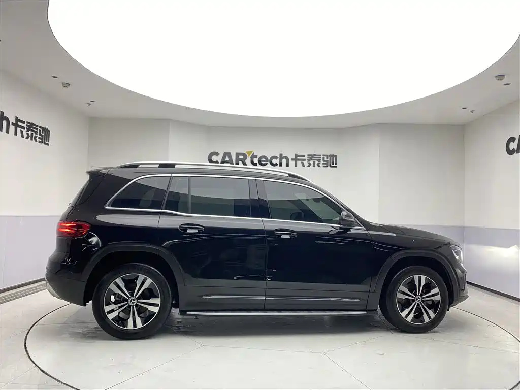 MERCEDES BENZ GLB 2024