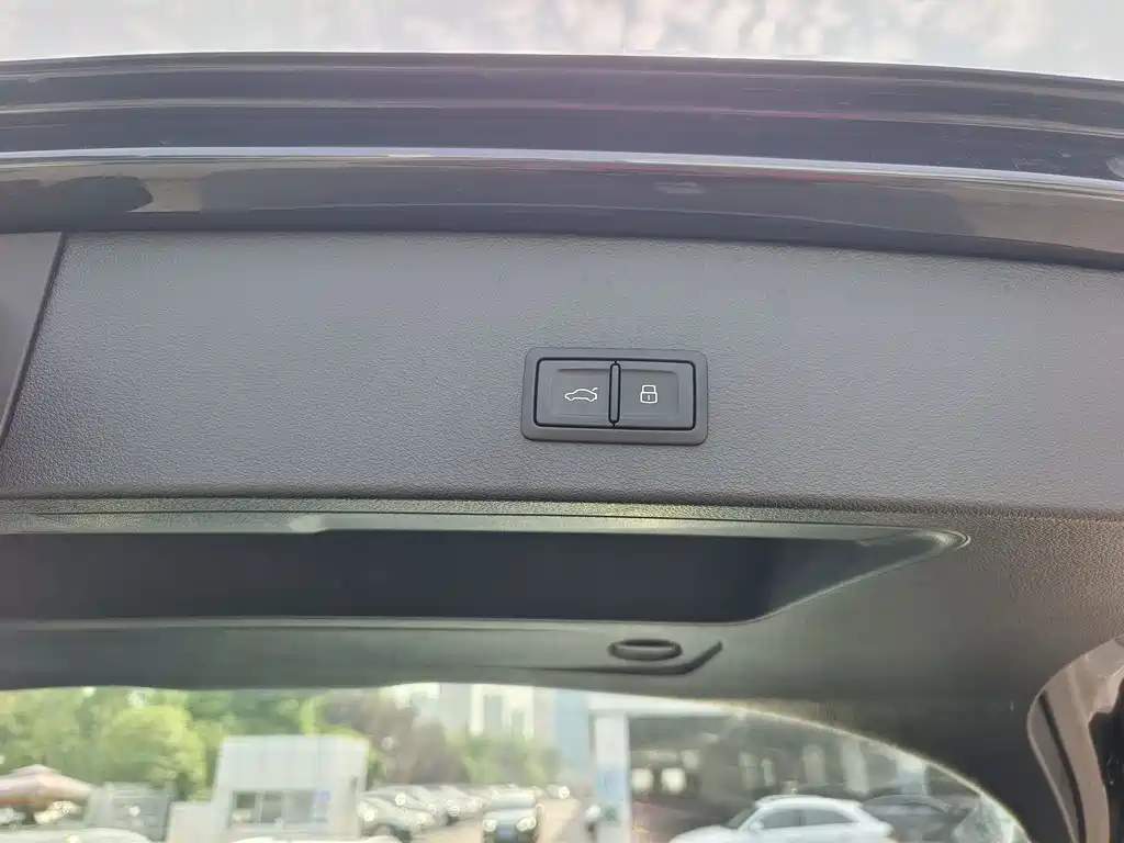 AUDI Q2L 2024