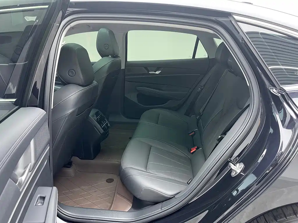 VOLKSWAGEN PASSAT 2025