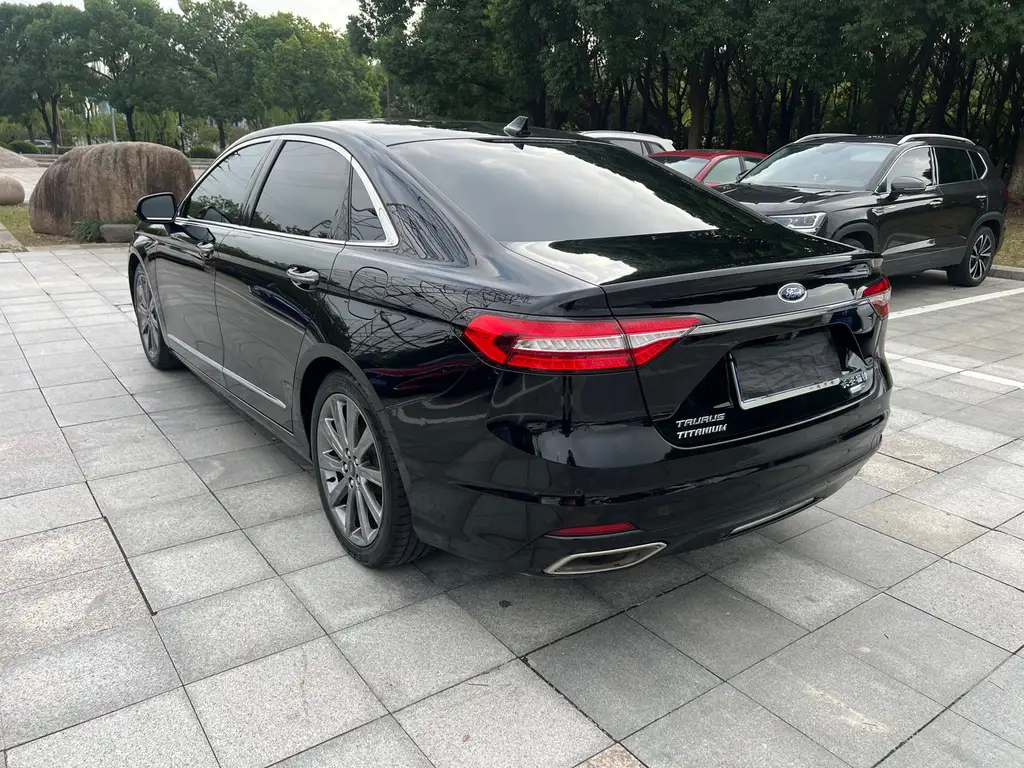 FORD TAURUS 2019