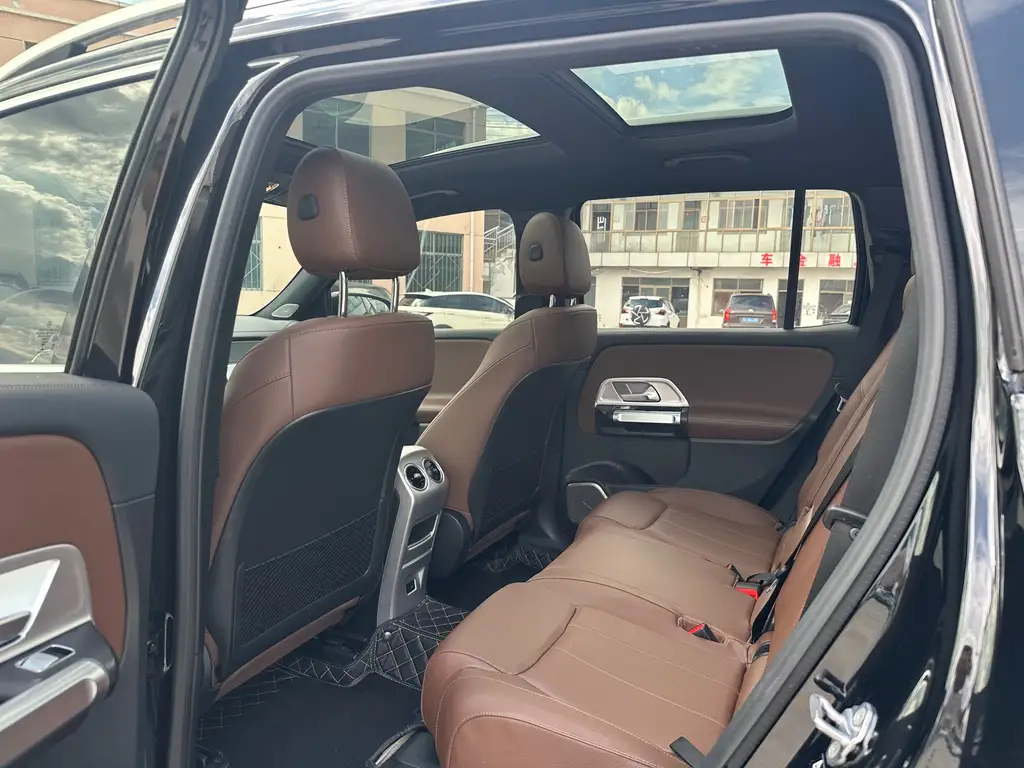 MERCEDES BENZ GLB 2023