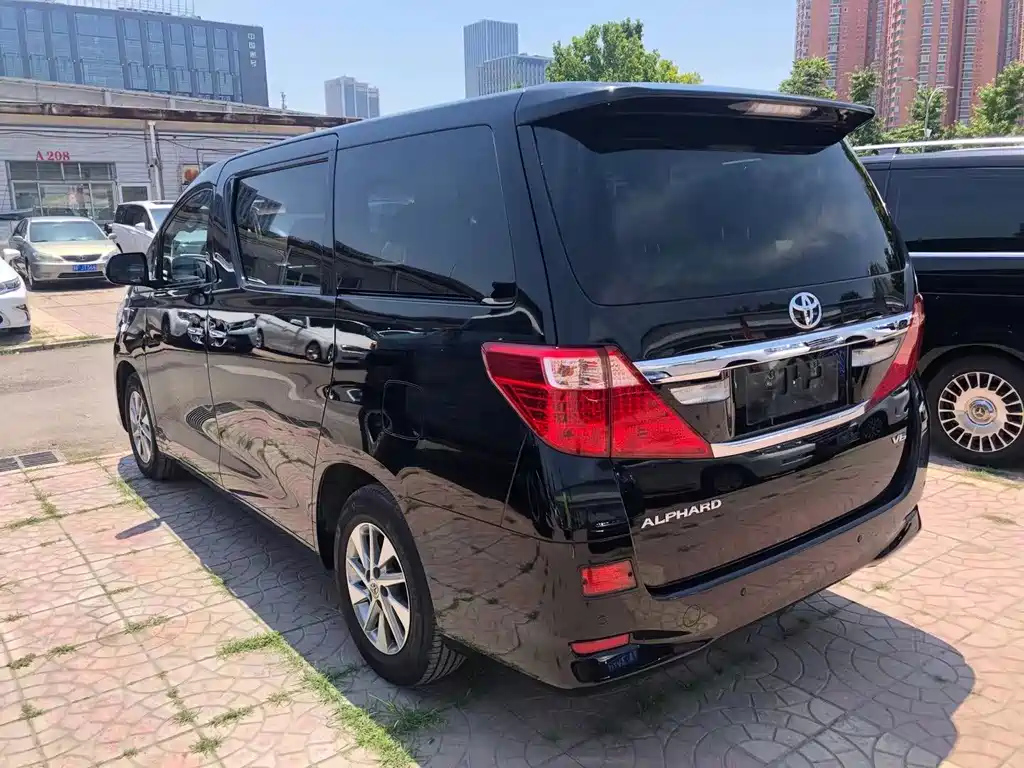 TOYOTA ALPHARD 2015