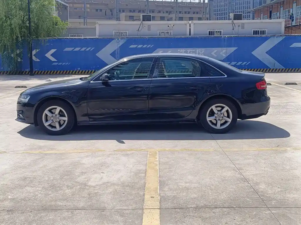 AUDI A4L 2012