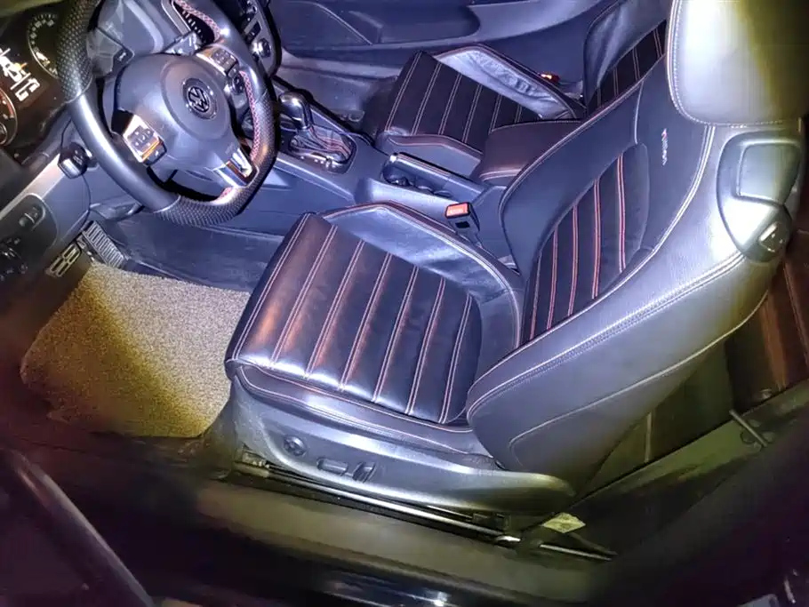 VOLKSWAGEN SCIROCCO 2013