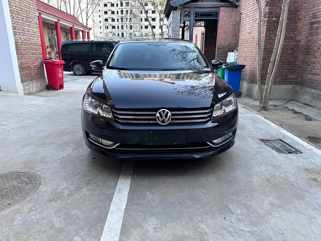 VOLKSWAGEN PASSAT 2012