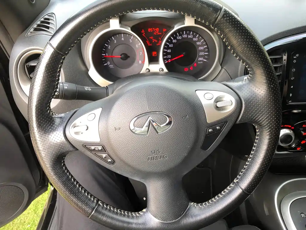 INFINITI ESQ 2014